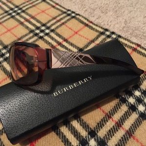 Burberry rose colored sunglasses nova check sides
